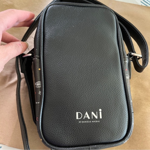 Dani by Danielle Nicole Central Perk crossbody - Picture 5 of 8
